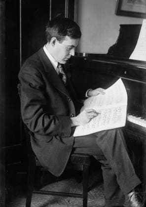 RECORD DATE NOT STATED John Powell at piano, between c1915 and c1920. Copyright:xHeritagexArt HeritagexImagesxBainxNewsxServicex IMAGO, ! ACHTUNG: AUFNAHMEDATUM GESCHÄTZT!  Copyright:HeritagexArt HeritagexImagesxBainxNewsxServicex IMAGO