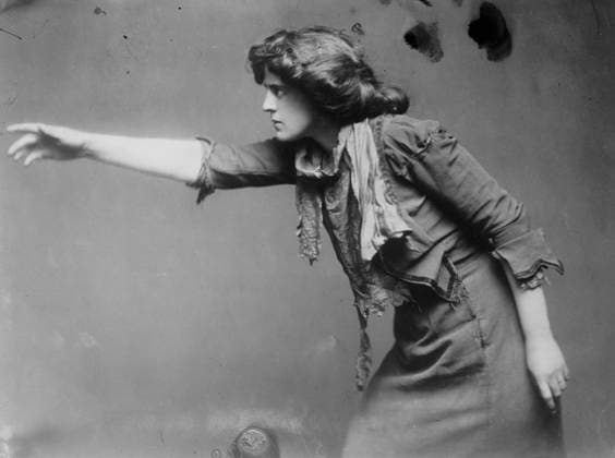 RECORD DATE NOT STATED Gertrude Elliott posing with arm outstretched, 1910. Copyright:xHeritagexArt HeritagexImagesxBainxNewsxServicex IMAGO, ! ACHTUNG: AUFNAHMEDATUM GESCHÄTZT!  Copyright:HeritagexArt HeritagexImagesxBainxNewsxServicex IMAGO