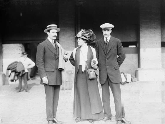 RECORD DATE NOT STATED Bertrand Lesseps, Countess de la Bagassiere, and Jacque de Lesseps standing together, 1910. Copyright:xHeritagexArt HeritagexImagesxBainxNewsxServicex IMAGO, ! ACHTUNG: AUFNAHMEDATUM GESCHÄTZT!  Copyright:HeritagexArt HeritagexImagesxBainxNewsxServicex IMAGO