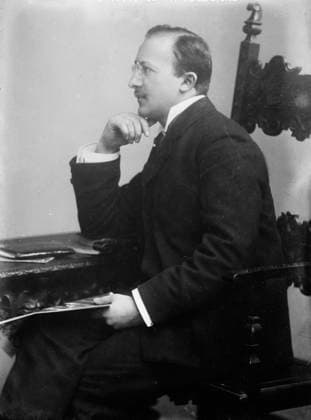 RECORD DATE NOT STATED Dr. Franz Nagelschmidt seated at desk, 1910. Copyright:xHeritagexArt HeritagexImagesxBainxNewsxServicex IMAGO, ! ACHTUNG: AUFNAHMEDATUM GESCHÄTZT!  Copyright:HeritagexArt HeritagexImagesxBainxNewsxServicex IMAGO