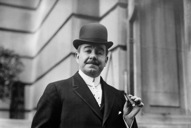 RECORD DATE NOT STATED Chas. W. Murphy holding cigar, 1910. Copyright:xHeritagexArt HeritagexImagesxBainxNewsxServicex IMAGO, ! ACHTUNG: AUFNAHMEDATUM GESCHÄTZT!  Copyright:HeritagexArt HeritagexImagesxBainxNewsxServicex IMAGO