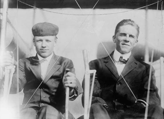 RECORD DATE NOT STATED Turpin and Lt. T.D. Milling, between c1910 and c1915. Shows early aviators Thomas DeWitt Milling (1887-1960) (left) and Clifford Turpin (1886-1966) (right). Copyright:xHeritagexArt HeritagexImagesxBainxNewsxServicex IMAGO, ! ACHTUNG: AUFNAHMEDATUM GESCHÄTZT!  Copyright:HeritagexArt HeritagexImagesxBainxNewsxServicex IMAGO