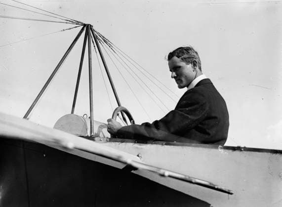RECORD DATE NOT STATED J.M. Johnson in Bleriotype plane , between c1910 and c1915. Copyright:xHeritagexArt HeritagexImagesxBainxNewsxServicex IMAGO, ! ACHTUNG: AUFNAHMEDATUM GESCHÄTZT!  Copyright:HeritagexArt HeritagexImagesxBainxNewsxServicex IMAGO