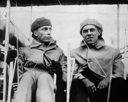 RECORD DATE NOT STATED Turpin and Lt. Rogers, between c1910 and c1915. Shows aviators Lieutenant John Rodgers (left) and J. Clifford Turpin seated in an airplane, possibly a Wright Model B aircraft. Copyright:xHeritagexArt HeritagexImagesxBainxNewsxServicex IMAGO, ! ACHTUNG: AUFNAHMEDATUM GESCHÄTZT!  Copyright:HeritagexArt HeritagexImagesxBainxNewsxServicex IMAGO