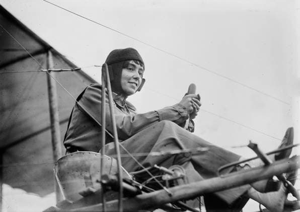 RECORD DATE NOT STATED Helene Dutrieu, 1911. Shows Helene Dutrieu (1877-1961), Belgian aviator, cyclist, hospital director and journalist. Copyright:xHeritagexArt HeritagexImagesxBainxNewsxServicex IMAGO, ! ACHTUNG: AUFNAHMEDATUM GESCHÄTZT!  Copyright:HeritagexArt HeritagexImagesxBainxNewsxServicex IMAGO