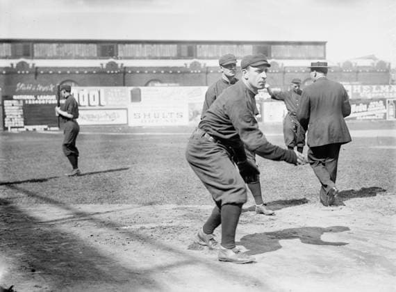RECORD DATE NOT STATED Frank E. Smith, Cincinnati, NL (baseball), 1911. Copyright:xHeritagexArt HeritagexImagesxBainxNewsxServicex IMAGO, ! ACHTUNG: AUFNAHMEDATUM GESCHÄTZT!  Copyright:HeritagexArt HeritagexImagesxBainxNewsxServicex IMAGO