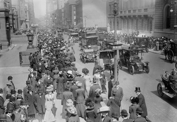 RECORD DATE NOT STATED 5th Ave. - Easter 1911. The 5th Avenue Easter Parade - the Sunday morning Fifth Avenue Easter bonnet stroll. Copyright:xHeritagexArt HeritagexImagesxBainxNewsxServicex IMAGO, ! ACHTUNG: AUFNAHMEDATUM GESCHÄTZT!  Copyright:HeritagexArt HeritagexImagesxBainxNewsxServicex IMAGO