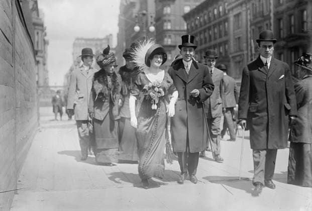 RECORD DATE NOT STATED 5th Ave. - Easter 1911. The 5th Avenue Easter Parade - the Sunday morning Fifth Avenue Easter bonnet stroll. Copyright:xHeritagexArt HeritagexImagesxBainxNewsxServicex IMAGO, ! ACHTUNG: AUFNAHMEDATUM GESCHÄTZT!  Copyright:HeritagexArt HeritagexImagesxBainxNewsxServicex IMAGO