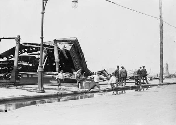 RECORD DATE NOT STATED Fire at Coney Island, 1911. Copyright:xHeritagexArt HeritagexImagesxBainxNewsxServicex IMAGO, ! ACHTUNG: AUFNAHMEDATUM GESCHÄTZT!  Copyright:HeritagexArt HeritagexImagesxBainxNewsxServicex IMAGO