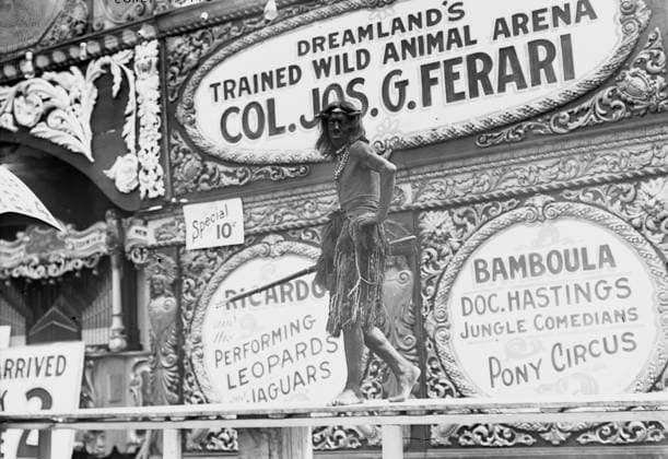 RECORD DATE NOT STATED Coney Island, A Free Show, between c1910 and c1915. At Col. Joseph G. Ferari s Dreamland s Trained Wild Animal Arena. Copyright:xHeritagexArt HeritagexImagesxBainxNewsxServicex IMAGO, ! ACHTUNG: AUFNAHMEDATUM GESCHÄTZT!  Copyright:HeritagexArt HeritagexImagesxBainxNewsxServicex IMAGO