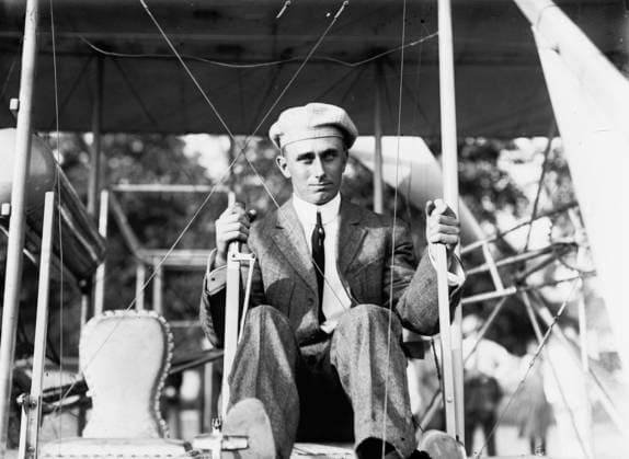 RECORD DATE NOT STATED Harry N. Atwood, between c1910 and c1915. Shows aviator Harry Nelson Atwood (1884-1967). Copyright:xHeritagexArt HeritagexImagesxBainxNewsxServicex IMAGO, ! ACHTUNG: AUFNAHMEDATUM GESCHÄTZT!  Copyright:HeritagexArt HeritagexImagesxBainxNewsxServicex IMAGO