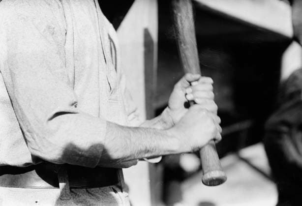 RECORD DATE NOT STATED Frank Home Run Baker s batting grip, c1912. Copyright:xHeritagexArt HeritagexImagesxBainxNewsxServicex IMAGO, ! ACHTUNG: AUFNAHMEDATUM GESCHÄTZT!  Copyright:HeritagexArt HeritagexImagesxBainxNewsxServicex IMAGO