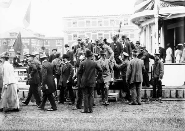 RECORD DATE NOT STATED German Doctors at Ellis Island, 1912. Copyright:xHeritagexArt HeritagexImagesxBainxNewsxServicex IMAGO, ! ACHTUNG: AUFNAHMEDATUM GESCHÄTZT!  Copyright:HeritagexArt HeritagexImagesxBainxNewsxServicex IMAGO