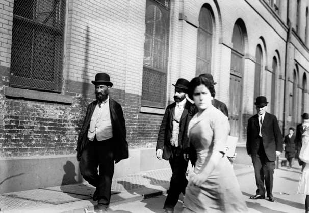 RECORD DATE NOT STATED Jew ish New Year parade, N.Y., 1912. Copyright:xHeritagexArt HeritagexImagesxBainxNewsxServicex IMAGO, ! ACHTUNG: AUFNAHMEDATUM GESCHÄTZT!  Copyright:HeritagexArt HeritagexImagesxBainxNewsxServicex IMAGO