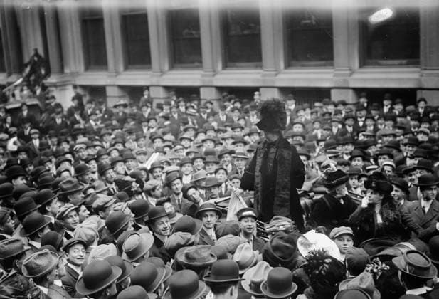 RECORD DATE NOT STATED Mrs. Pankhurst in Wall St., 1911. Shows a woman suffrage meeting in New York City, where British suffragist leader Emmeline Pankhurst addressed a crowd near the Subtreasury Building on Wall Street, New York City, on November 27, 1911. Copyright:xHeritagexArt HeritagexImagesxBainxNewsxServicex IMAGO, ! ACHTUNG: AUFNAHMEDATUM GESCHÄTZT!  Copyright:HeritagexArt HeritagexImagesxBainxNewsxServicex IMAGO