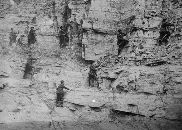 RECORD DATE NOT STATED Swiss guides on Canadian Pacific Rd., between c1910 and c1915. Copyright:xHeritagexArt HeritagexImagesxBainxNewsxServicex IMAGO, ! ACHTUNG: AUFNAHMEDATUM GESCHÄTZT!  Copyright:HeritagexArt HeritagexImagesxBainxNewsxServicex IMAGO