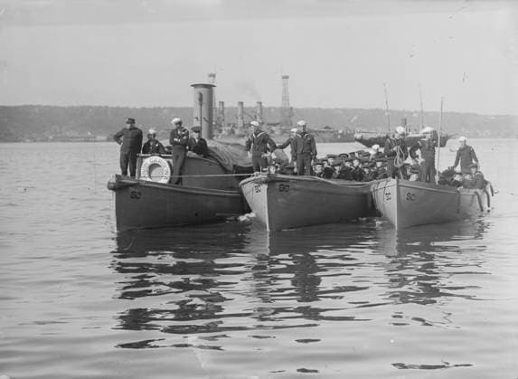 RECORD DATE NOT STATED Sailors on shore leave from SOUTH CAROLINA, between c1910 and c1915. Copyright:xHeritagexArt HeritagexImagesxBainxNewsxServicex IMAGO, ! ACHTUNG: AUFNAHMEDATUM GESCHÄTZT!  Copyright:HeritagexArt HeritagexImagesxBainxNewsxServicex IMAGO