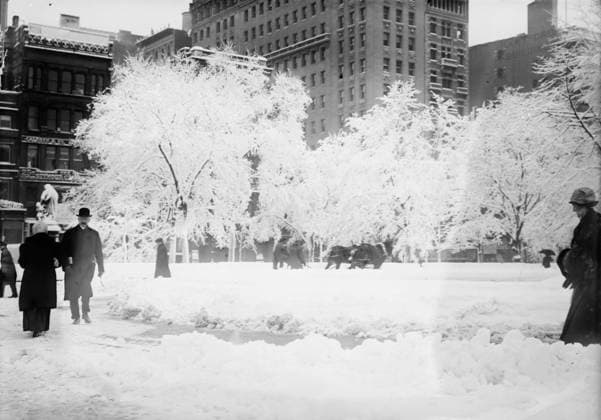 RECORD DATE NOT STATED Union Sq. after storm, between c1910 and c1915. Copyright:xHeritagexArt HeritagexImagesxBainxNewsxServicex IMAGO, ! ACHTUNG: AUFNAHMEDATUM GESCHÄTZT!  Copyright:HeritagexArt HeritagexImagesxBainxNewsxServicex IMAGO
