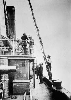 RECORD DATE NOT STATED Tug on way to meet Carpathia, 1912. Related to the disaster of the RMS Titanic, which struck an iceberg in April 1912 and sank, killing more than 1,500 people. Copyright:xHeritagexArt HeritagexImagesxBainxNewsxServicex IMAGO, ! ACHTUNG: AUFNAHMEDATUM GESCHÄTZT!  Copyright:HeritagexArt HeritagexImagesxBainxNewsxServicex IMAGO