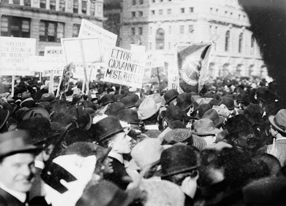 RECORD DATE NOT STATED Socialists, Union Sq., between c1910 and c1915. Copyright:xHeritagexArt HeritagexImagesxBainxNewsxServicex IMAGO, ! ACHTUNG: AUFNAHMEDATUM GESCHÄTZT!  Copyright:HeritagexArt HeritagexImagesxBainxNewsxServicex IMAGO