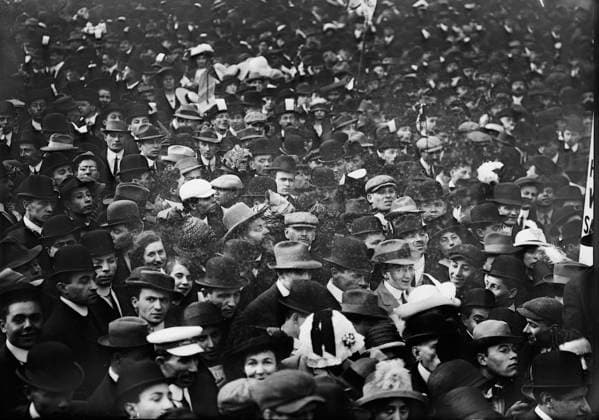 RECORD DATE NOT STATED Socialists, Union Sq., between c1910 and c1915. Copyright:xHeritagexArt HeritagexImagesxBainxNewsxServicex IMAGO, ! ACHTUNG: AUFNAHMEDATUM GESCHÄTZT!  Copyright:HeritagexArt HeritagexImagesxBainxNewsxServicex IMAGO