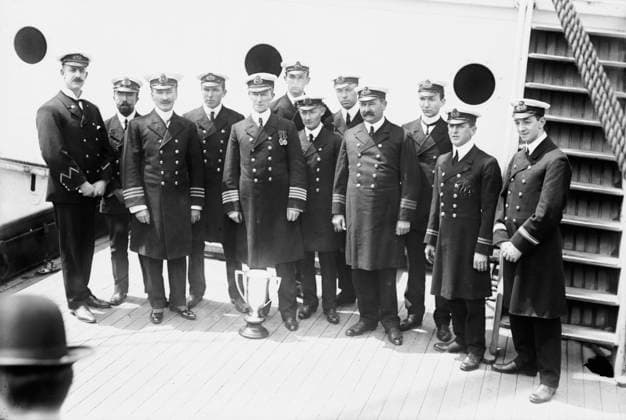 RECORD DATE NOT STATED Captain Rostron & under officers of Carpathia ship , 1912. Shows Captain Arthur Henry Rostron next to the silver loving cup presented to him in May 1912 by survivors of the Titanic in recognition of his heroism in their rescue. Copyright:xHeritagexArt HeritagexImagesxBainxNewsxServicex IMAGO, ! ACHTUNG: AUFNAHMEDATUM GESCHÄTZT!  Copyright:HeritagexArt HeritagexImagesxBainxNewsxServicex IMAGO