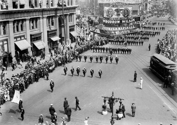 RECORD DATE NOT STATED Parade in honor of Olympic victors, 1912. Showing a parade in New York City, near Madison Square Park, for the 5th Olympic Games, held in Stockholm, Sweden, in 1912. Large banner advertises the National Democratic headquarters, with presidential candidate Woodrow Wilson and running mate Thomas Marshall. Copyright:xHeritagexArt HeritagexImagesxBainxNewsxServicex IMAGO, ! ACHTUNG: AUFNAHMEDATUM GESCHÄTZT!  Copyright:HeritagexArt HeritagexImagesxBainxNewsxServicex IMAGO