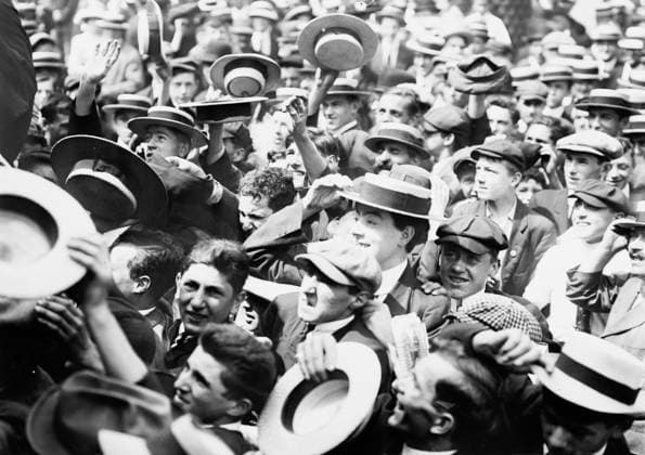 RECORD DATE NOT STATED Crowd - Union Sq., between c1910 and c1915. Copyright:xHeritagexArt HeritagexImagesxBainxNewsxServicex IMAGO, ! ACHTUNG: AUFNAHMEDATUM GESCHÄTZT!  Copyright:HeritagexArt HeritagexImagesxBainxNewsxServicex IMAGO