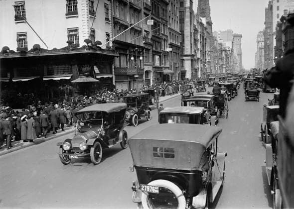 RECORD DATE NOT STATED 5th Ave., Easter, 13, 1913. Shows Fifth Avenue, New York City on Easter day, March 23, 1913. Copyright:xHeritagexArt HeritagexImagesxBainxNewsxServicex IMAGO, ! ACHTUNG: AUFNAHMEDATUM GESCHÄTZT!  Copyright:HeritagexArt HeritagexImagesxBainxNewsxServicex IMAGO