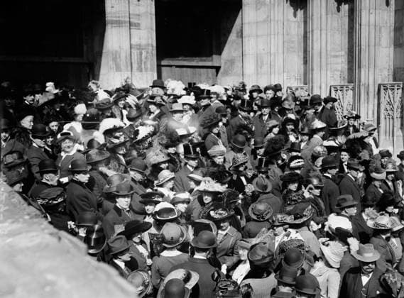 RECORD DATE NOT STATED Easter - entering St. Thomas s, between c1910 and c1915. Copyright:xHeritagexArt HeritagexImagesxBainxNewsxServicex IMAGO, ! ACHTUNG: AUFNAHMEDATUM GESCHÄTZT!  Copyright:HeritagexArt HeritagexImagesxBainxNewsxServicex IMAGO