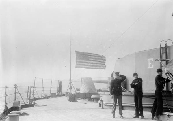 RECORD DATE NOT STATED Flag at 1 2 mast on FLORIDA 1 13, 1913. Copyright:xHeritagexArt HeritagexImagesxBainxNewsxServicex IMAGO, ! ACHTUNG: AUFNAHMEDATUM GESCHÄTZT!  Copyright:HeritagexArt HeritagexImagesxBainxNewsxServicex IMAGO