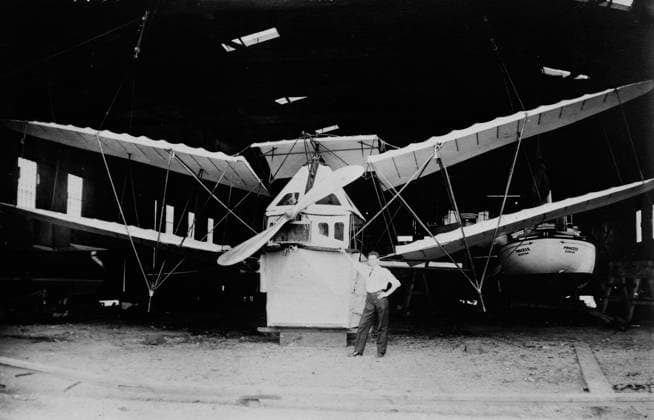 RECORD DATE NOT STATED Harriman Hydroaeroplane, between c1910 and c1915. Shows hydroplane designed by Frank Herbert Bert Harriman, an early aviation pioneer. Copyright:xHeritagexArt HeritagexImagesxBainxNewsxServicex IMAGO, ! ACHTUNG: AUFNAHMEDATUM GESCHÄTZT!  Copyright:HeritagexArt HeritagexImagesxBainxNewsxServicex IMAGO