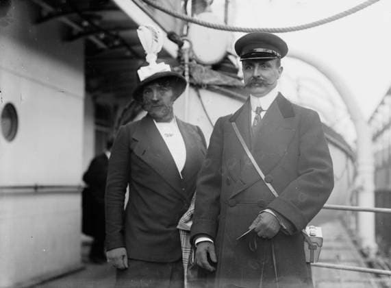 RECORD DATE NOT STATED Bleriot & wife, 1912. Shows French aviator Louis Ble?eriot (1872-1936) and his wife who were part of a French delegation sent to the unveiling of a Rodin bust of Samuel Champlain at the Champlain Memorial Lighthouse in Crown Point, New York. Copyright:xHeritagexArt HeritagexImagesxBainxNewsxServicex IMAGO, ! ACHTUNG: AUFNAHMEDATUM GESCHÄTZT!  Copyright:HeritagexArt HeritagexImagesxBainxNewsxServicex IMAGO