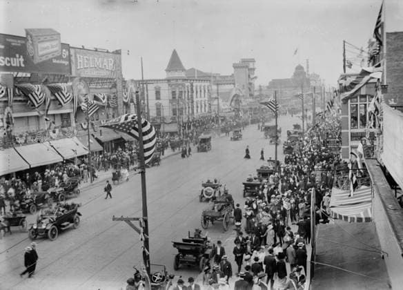 RECORD DATE NOT STATED Surf Ave. - Coney Isl., between c1910 and c1915. Copyright:xHeritagexArt HeritagexImagesxBainxNewsxServicex IMAGO, ! ACHTUNG: AUFNAHMEDATUM GESCHÄTZT!  Copyright:HeritagexArt HeritagexImagesxBainxNewsxServicex IMAGO
