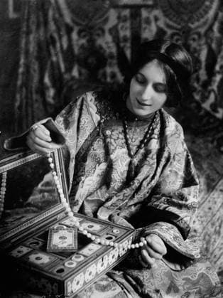 RECORD DATE NOT STATED Napierkowska, between c1910 and c1915. Shows French actress, dancer, and silent film star Stacia Napierkowska (1891-1945). Copyright:xHeritagexArt HeritagexImagesxBainxNewsxServicex IMAGO, ! ACHTUNG: AUFNAHMEDATUM GESCHÄTZT!  Copyright:HeritagexArt HeritagexImagesxBainxNewsxServicex IMAGO