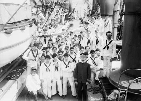 RECORD DATE NOT STATED Capt. B.H. Tillman & boys - Newport, 1913. Shows Captain Tillman with student sailors on the Newport which served as a training vessel for the New York Public Marine School. Copyright:xHeritagexArt HeritagexImagesxBainxNewsxServicex IMAGO, ! ACHTUNG: AUFNAHMEDATUM GESCHÄTZT!  Copyright:HeritagexArt HeritagexImagesxBainxNewsxServicex IMAGO