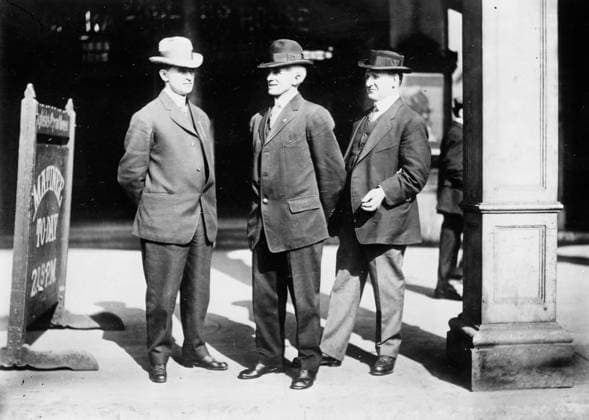 RECORD DATE NOT STATED A. Entenza, W.K. Benson, and C. Wachtmeister, c1912. Shows William K. Benson, president of the Detroit Federation of Labor; and Charles Wachtmeister, business agent of the Iron Workers union who were accused in a dynamite conspiracy trial in 1912. With them is probably Antonio Entenza, a Detroit lawyer. Copyright:xHeritagexArt HeritagexImagesxBainxNewsxService GeorgexGrahamxBainx IMAGO, ! ACHTUNG: AUFNAHMEDATUM GESCHÄTZT!  Copyright:HeritagexArt HeritagexImagesxBainxNewsxService GeorgexGrahamxBainx IMAGO