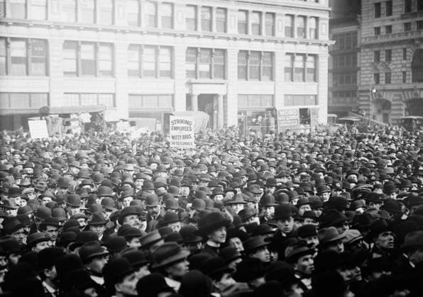 RECORD DATE NOT STATED Strikers, Union Square, May Day, 13, 1913. Shows crowd gathered in Union Square, New York City during the May Day parade, May 1, 1913. Copyright:xHeritagexArt HeritagexImagesxBainxNewsxServicex IMAGO, ! ACHTUNG: AUFNAHMEDATUM GESCHÄTZT!  Copyright:HeritagexArt HeritagexImagesxBainxNewsxServicex IMAGO