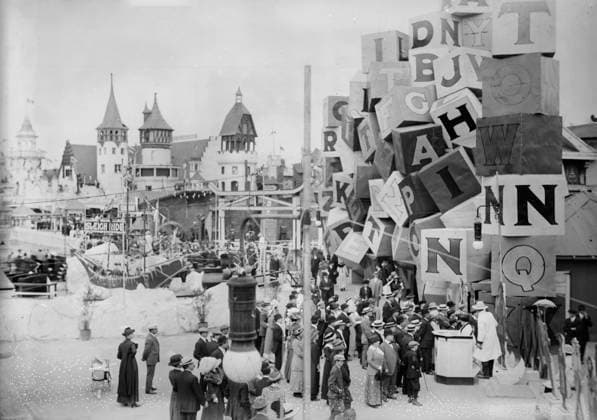 RECORD DATE NOT STATED Luna Park, Coney Isl., between c1910 and c1915. Copyright:xHeritagexArt HeritagexImagesxBainxNewsxServicex IMAGO, ! ACHTUNG: AUFNAHMEDATUM GESCHÄTZT!  Copyright:HeritagexArt HeritagexImagesxBainxNewsxServicex IMAGO