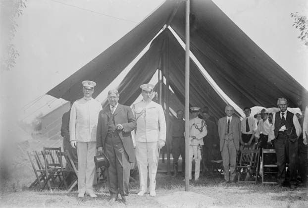 RECORD DATE NOT STATED Brigadier General Hunter Liggett, Secy. Garrison - Gen. Wood, 1913. Shows (left to right) Brigadier General Hunter Liggett (1857- 1935), Secretary of War Lindley Miller Garrison (1864-1932), and General Leonard Wood (1860-1927) at the Gettysburg Reunion (the Great Reunion) of July 1913, which commemorated the 50th anniversary of the Battle of Gettysburg. Copyright:xHeritagexArt HeritagexImagesxBainxNewsxServicex IMAGO, ! ACHTUNG: AUFNAHMEDATUM GESCHÄTZT!  Copyright:HeritagexArt HeritagexImagesxBainxNewsxServicex IMAGO
