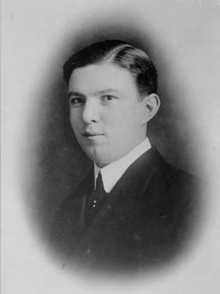 RECORD DATE NOT STATED Dr. Rich d Kovacs, 1913. Shows Dr. Richard Kovacs (1884-1950), a specialist in physical therapy, who was director of the Department of Physical Medicine at New York Polyclinic Medical School and Hospital. Copyright:xHeritagexArt HeritagexImagesxBainxNewsxServicex IMAGO, ! ACHTUNG: AUFNAHMEDATUM GESCHÄTZT!  Copyright:HeritagexArt HeritagexImagesxBainxNewsxServicex IMAGO