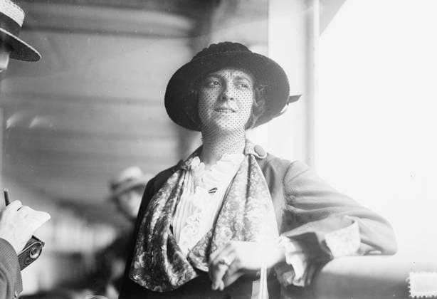 RECORD DATE NOT STATED Elsie Janis, between c1910 and c1915. Shows Elsie Janis (1889-1956), an American singer, songwriter, actress, and screenwriter. Copyright:xHeritagexArt HeritagexImagesxBainxNewsxServicex IMAGO, ! ACHTUNG: AUFNAHMEDATUM GESCHÄTZT!  Copyright:HeritagexArt HeritagexImagesxBainxNewsxServicex IMAGO