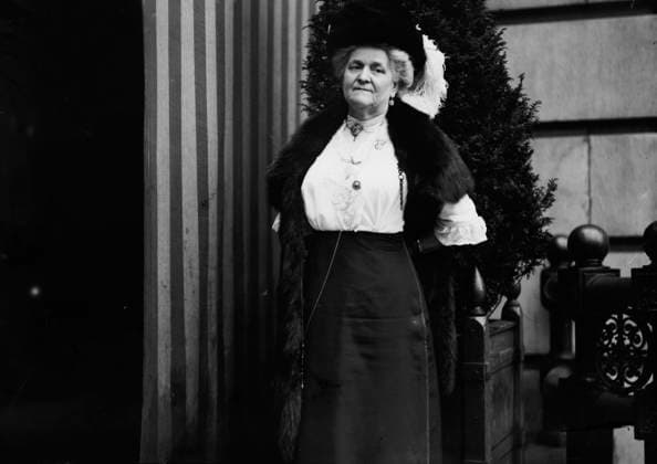 RECORD DATE NOT STATED Mrs. J.S. Crosby, (1912?). Shows Nellie Fassett Crosby (Mrs. John Sherwin Crosby), president of the Women s Democratic Club of New York City and founder of the Woman s National Democratic League. Probably posed at an event related to the 1912 presidential election. Copyright:xHeritagexArt HeritagexImagesxBainxNewsxServicex IMAGO, ! ACHTUNG: AUFNAHMEDATUM GESCHÄTZT!  Copyright:HeritagexArt HeritagexImagesxBainxNewsxServicex IMAGO