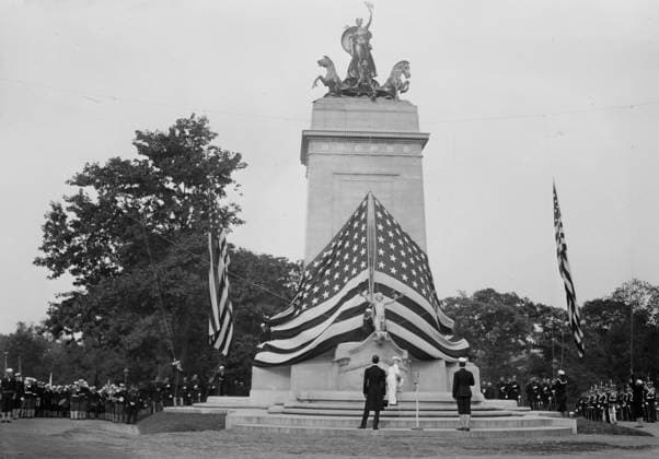 RECORD DATE NOT STATED Maine Monument, 1913. Shows the memorial to the battleship Maine, which exploded in the harbor of Havana, Cuba, during the Spanish-American War of 1898. In 1913, the monument was placed at the Columbus Circle and 59th Street entrance to Central Park in New York City. Copyright:xHeritagexArt HeritagexImagesxBainxNewsxServicex IMAGO, ! ACHTUNG: AUFNAHMEDATUM GESCHÄTZT!  Copyright:HeritagexArt HeritagexImagesxBainxNewsxServicex IMAGO