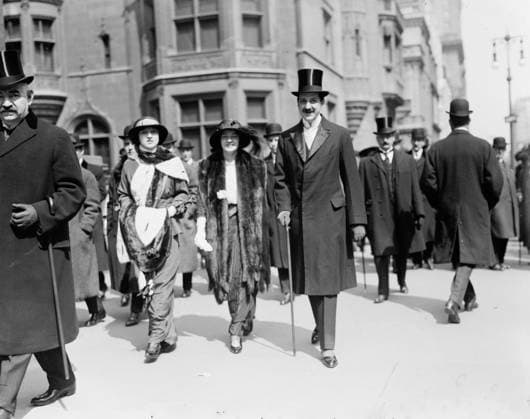 RECORD DATE NOT STATED Frank Gould, wife and Ethel Kelly, between c1910 and c1915. Copyright:xHeritagexArt HeritagexImagesxBainxNewsxServicex IMAGO, ! ACHTUNG: AUFNAHMEDATUM GESCHÄTZT!  Copyright:HeritagexArt HeritagexImagesxBainxNewsxServicex IMAGO