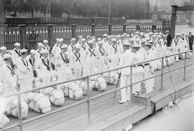 RECORD DATE NOT STATED Roll Call - Naval Militia, between c1910 and c1915. Copyright:xHeritagexArt HeritagexImagesxBainxNewsxServicex IMAGO, ! ACHTUNG: AUFNAHMEDATUM GESCHÄTZT!  Copyright:HeritagexArt HeritagexImagesxBainxNewsxServicex IMAGO