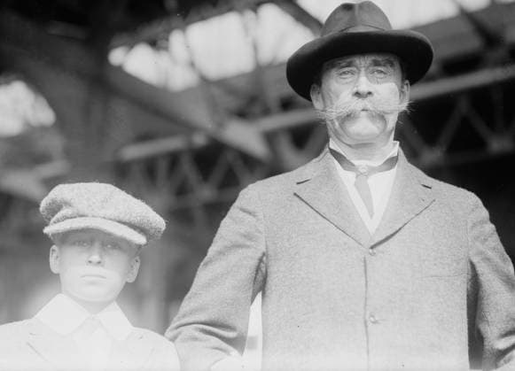 RECORD DATE NOT STATED Adm. R.E. Peary & son, between c1910 and c1915. Shows Robert E. Peary Jr. (1903-1994), son of arctic explorer Robert E. Peary. Copyright:xHeritagexArt HeritagexImagesxBainxNewsxServicex IMAGO, ! ACHTUNG: AUFNAHMEDATUM GESCHÄTZT!  Copyright:HeritagexArt HeritagexImagesxBainxNewsxServicex IMAGO