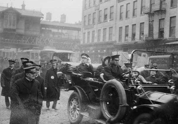 RECORD DATE NOT STATED Bramwell & Eva Booth, 1913. Shows Bramwell Booth (1856-1929), the second General of the Salvation Army, with his sister Evangeline (Eva) Booth (1865-1950), during parade which accompanied Bramwell to his ship to return to England. Bramwell had been in New York City for the Salvation Army s convention. Copyright:xHeritagexArt HeritagexImagesxBainxNewsxServicex IMAGO, ! ACHTUNG: AUFNAHMEDATUM GESCHÄTZT!  Copyright:HeritagexArt HeritagexImagesxBainxNewsxServicex IMAGO
