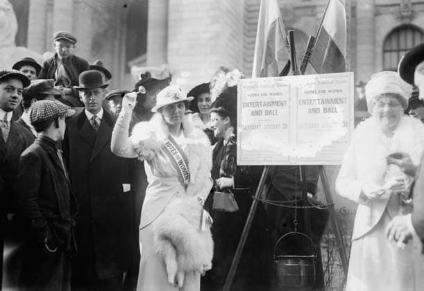 RECORD DATE NOT STATED Mrs. Sidney Berg, Mrs. Calvin Thompkins, 1914. Shows suffrage gathering in New York City to publicize the Votes for Women Entertainment and Ball held at the Armory on January 31, 1914. Copyright:xHeritagexArt HeritagexImagesxBainxNewsxServicex IMAGO, ! ACHTUNG: AUFNAHMEDATUM GESCHÄTZT!  Copyright:HeritagexArt HeritagexImagesxBainxNewsxServicex IMAGO