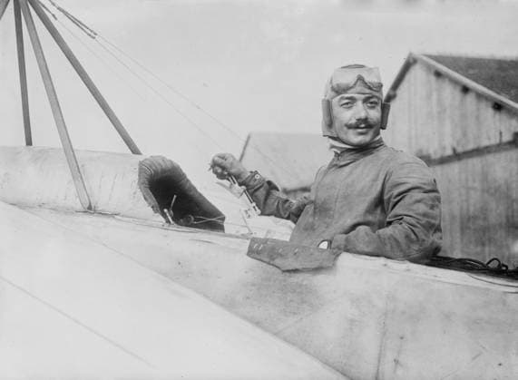 RECORD DATE NOT STATED Pegoud, between c1910 and c1915. Shows French aviator Adolphe Pegoud (1889-1915). Copyright:xHeritagexArt HeritagexImagesxBainxNewsxServicex IMAGO, ! ACHTUNG: AUFNAHMEDATUM GESCHÄTZT!  Copyright:HeritagexArt HeritagexImagesxBainxNewsxServicex IMAGO